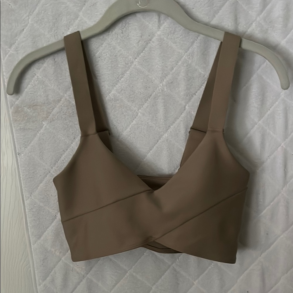 NWOT Alo Air lift Horizon Taupe Cross-Front Bralette